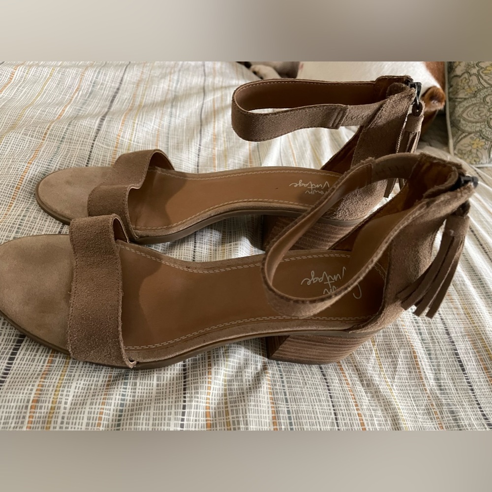 Crown Vintage ankle strap sandal 9.5